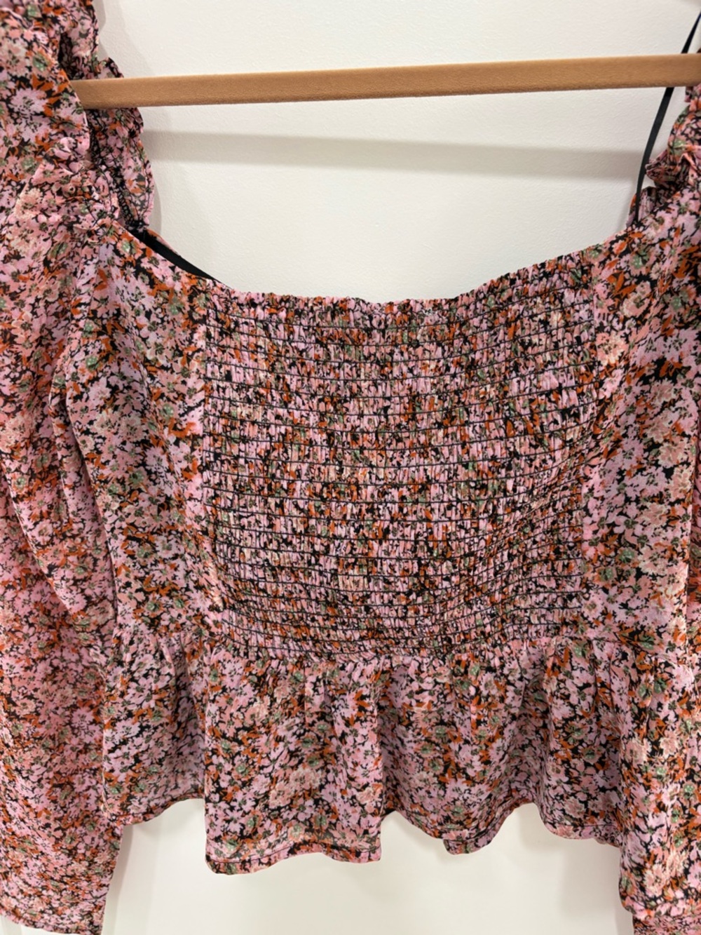 ASTR The Label Toni Keyhole Square Neck Smocked Floral Chiffon Blouse Size M - Picture 10 of 14